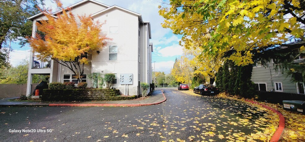 More Photos Of 8824-8828 SE Flavel St, Portland Apartments For Sale