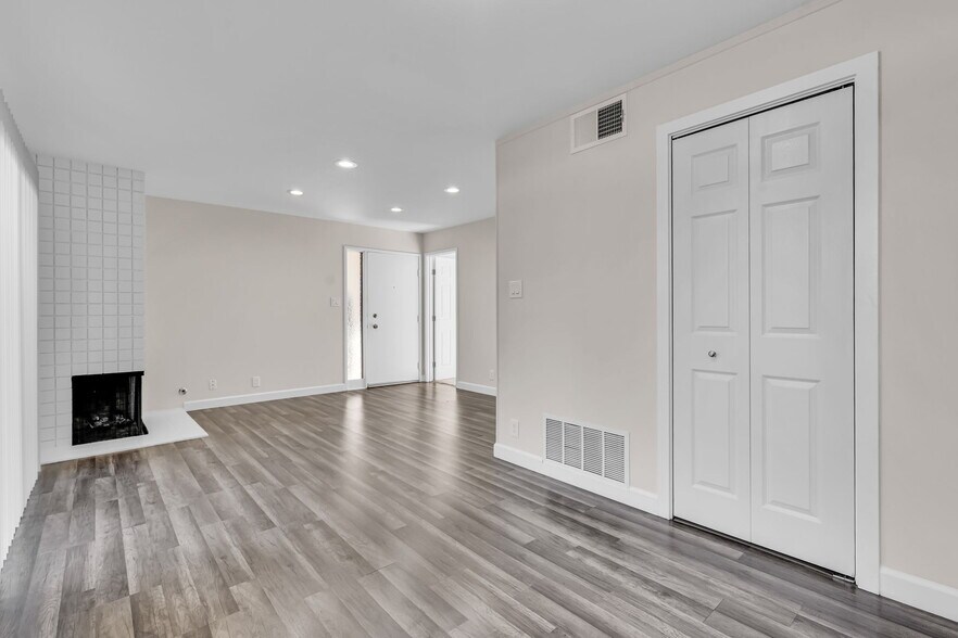 More Photos Of 1942 Desert Cir, Walnut Creek Apartments For Sale