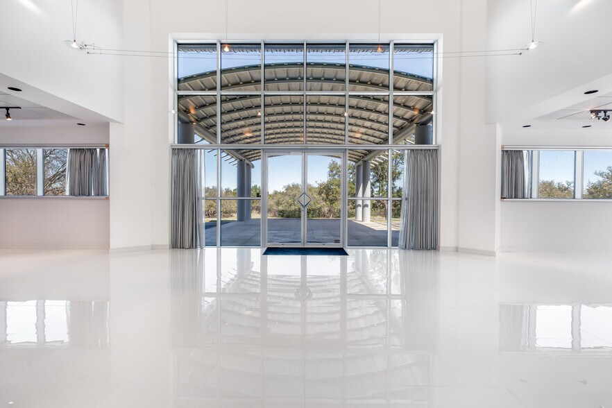 More Photos Of 15315 W Highway 71, Austin Showroom For Sale