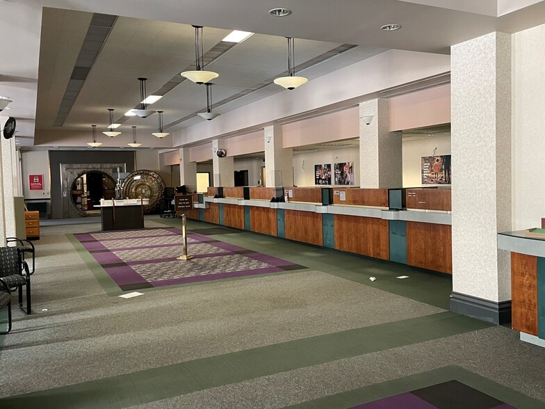 More Photos Of 801 State St, Erie Bank For Lease