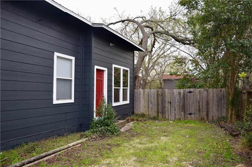 More Photos Of 607-611 Nelray Blvd, Austin Land For Sale