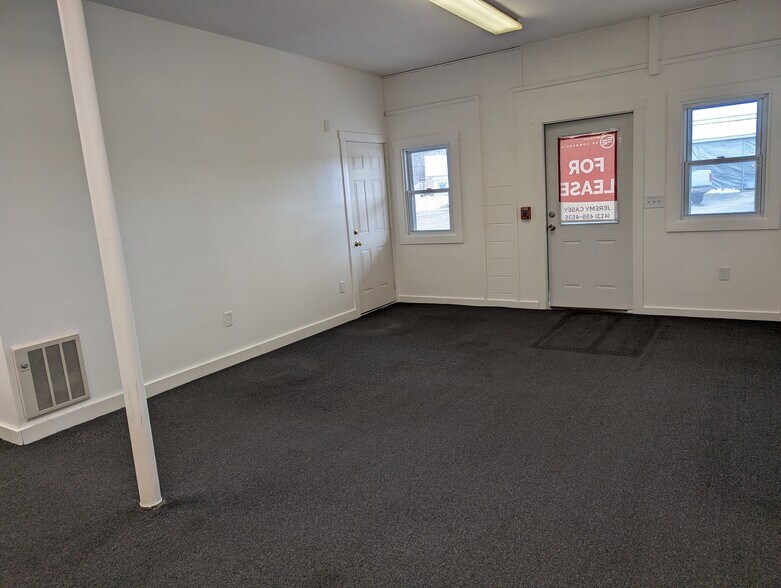 More Photos Of 3 Stadler St, Belchertown General Retail For Lease