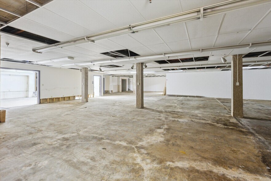 More Photos Of 711 Washington Ave, Bay City Medical For Sale