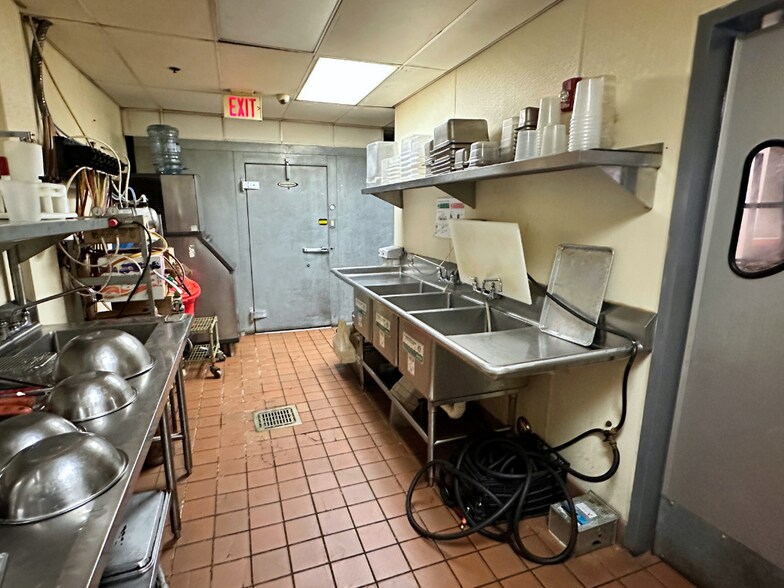 More Photos Of 371 Richmond St, Providence Restaurant For Lease