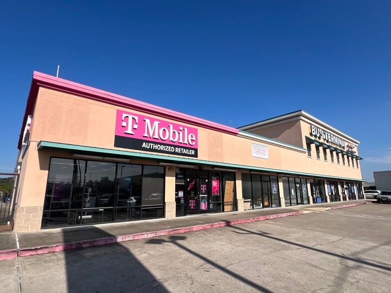 Primary Photo Of 7011 Harrisburg Blvd, Houston Storefront For Lease