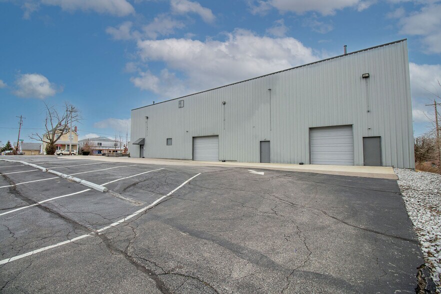 More Photos Of 415 Greenwell Ave, Cincinnati Service For Lease