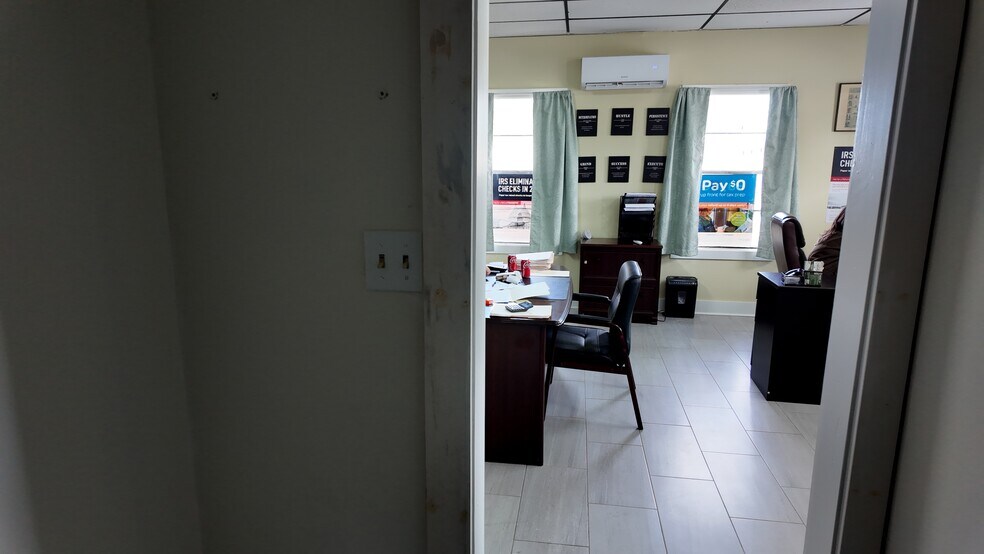 More Photos Of 2401 W Cervantes St, Pensacola General Retail For Sale