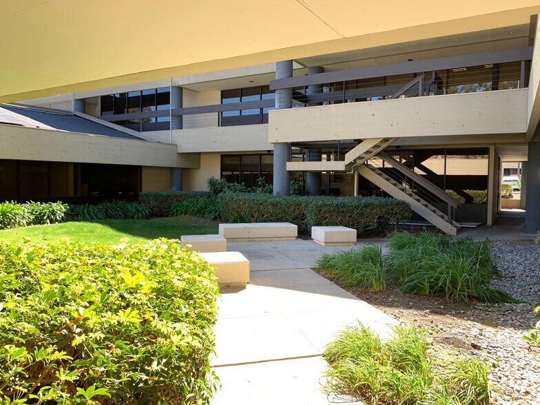 More Photos Of 16885 W Bernardo Dr, San Diego Loft Creative Space For Lease