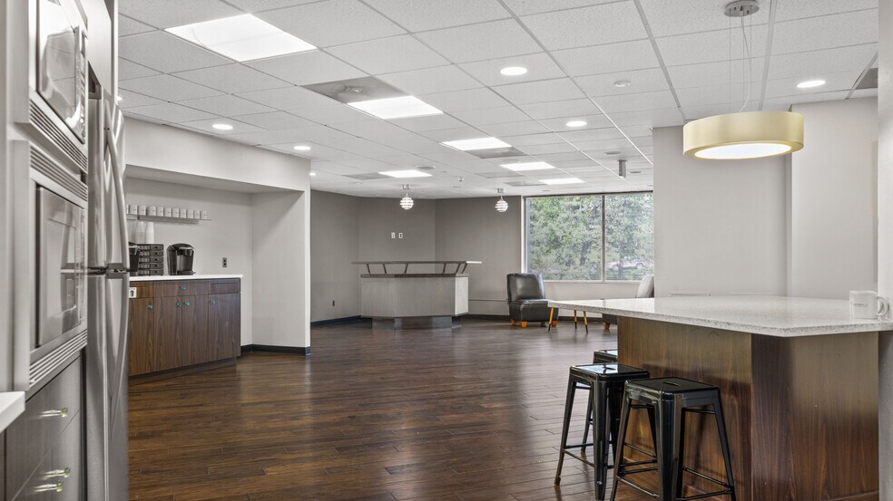 More Photos Of 888 Worcester St, Wellesley Office For Lease