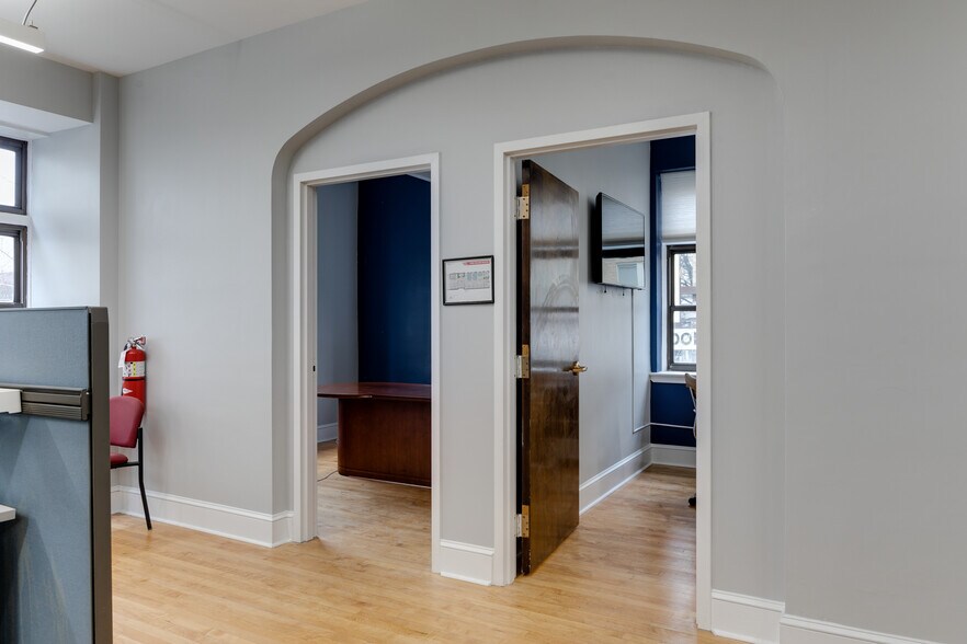 More Photos Of 424 E Grace St, Richmond Bank For Lease