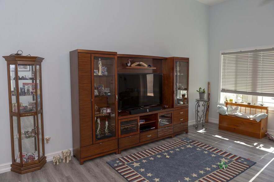 More Photos Of 2211 E Norvell Bryant Hwy, Hernando Freestanding For Sale