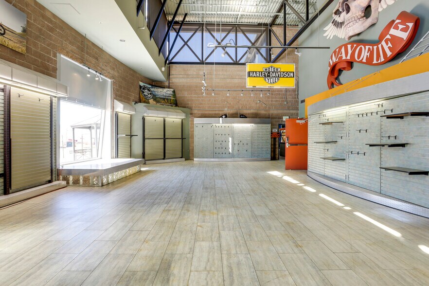 More Photos Of 2885 W County Line Rd, Littleton Auto Dealership For Sale