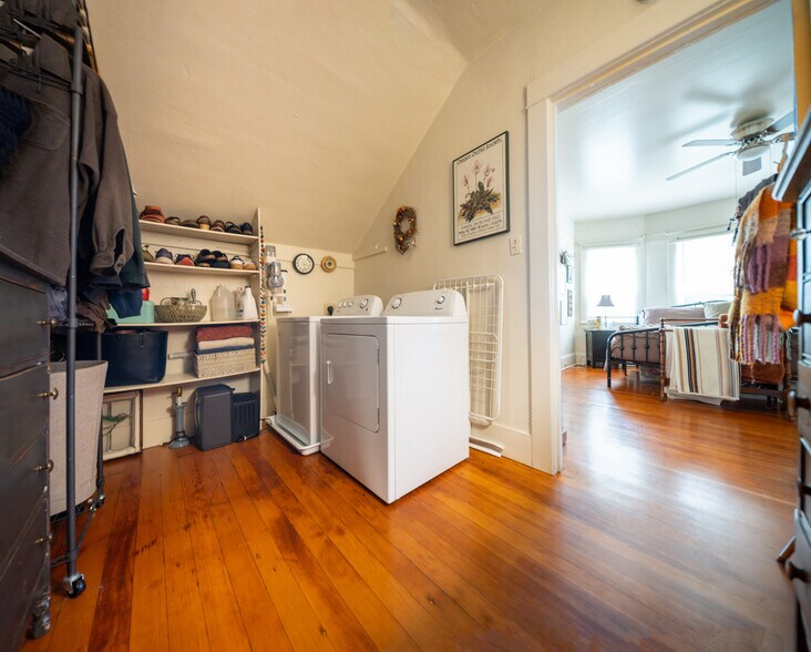 More Photos Of 3911 SE 28th Pl, Portland Apartments For Sale