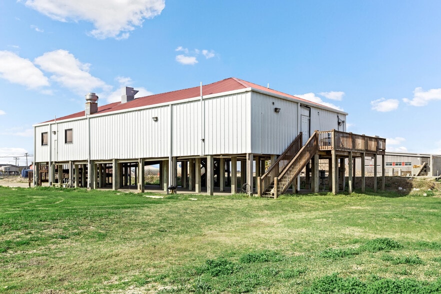 More Photos Of 5140 Gulfway Dr, Sabine Pass Restaurant For Sale