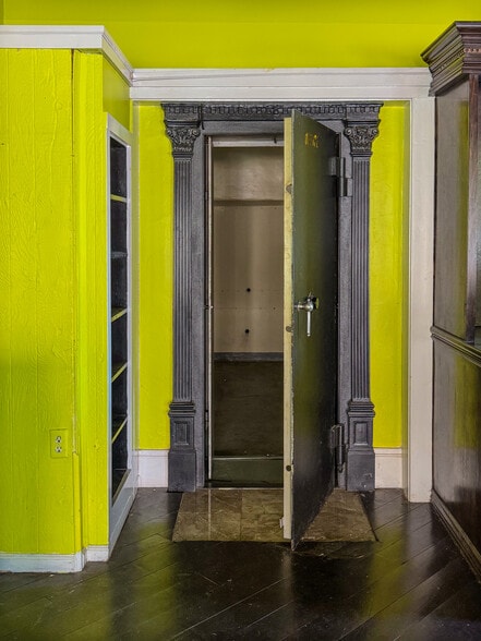 More Photos Of 812 West Ave, Lenoir Storefront Retail Office For Sale