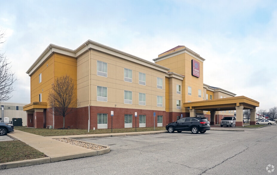 More Photos Of 2750 Fortune Cir W, Indianapolis Hotel For Sale