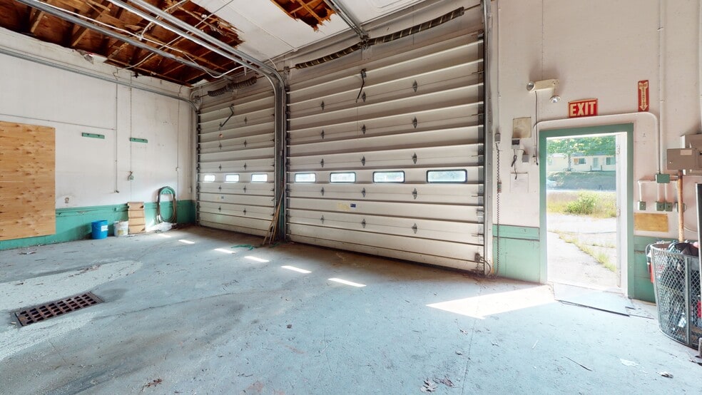 More Photos Of 75 NH-27, Raymond General Retail For Sale