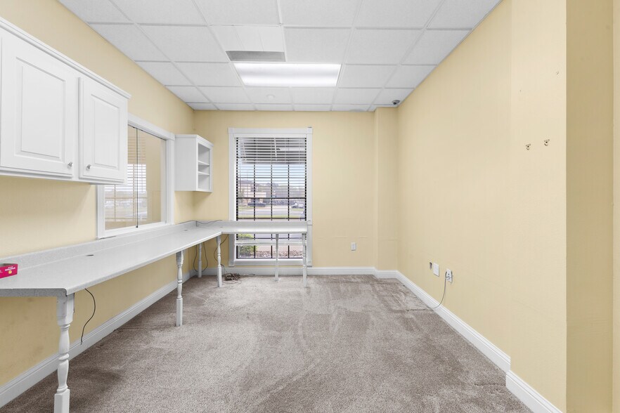 More Photos Of 2230 W Grande Blvd, Tyler Storefront Retail Office For Lease