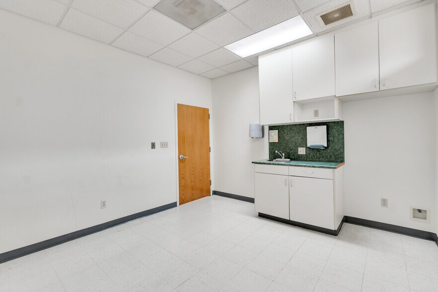 More Photos Of 222 I St, Los Banos Office For Lease