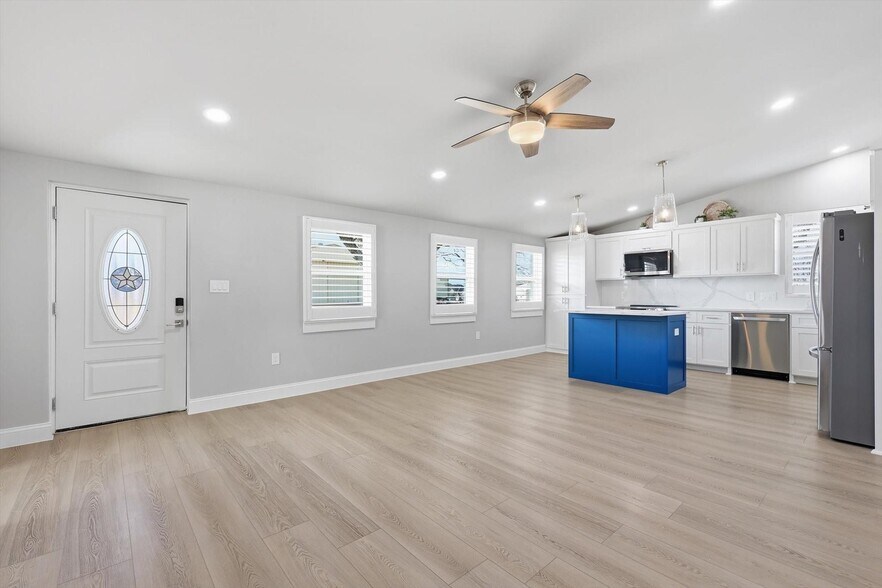 More Photos Of 10115 General Bond Ct, McKinney Airplane Hangar For Sale