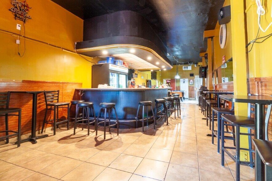 More Photos Of 11719 Victory Blvd, North Hollywood Storefront For Sale