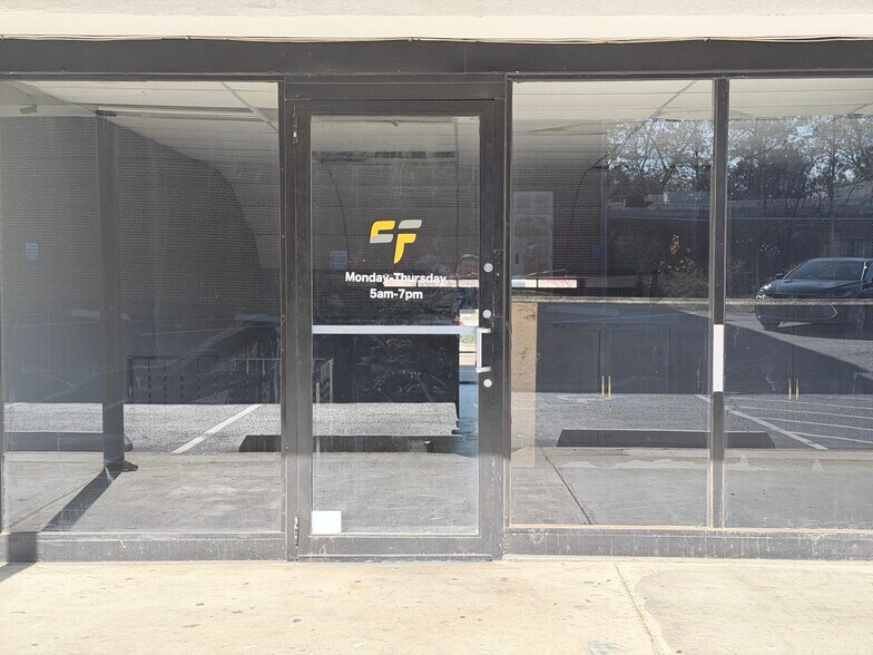 More Photos Of 3393-3437 Summer Ave, Memphis Storefront For Lease