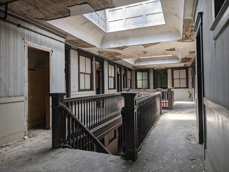 More Photos Of 911-917 W 1st Ave, Spokane Office For Sale