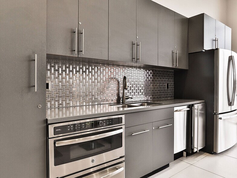 More Photos Of 1520 S 5th St, Saint Charles Unknown For Lease