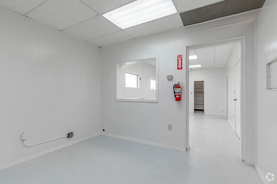 More Photos Of 726 N Expressway 77, Harlingen Warehouse For Lease