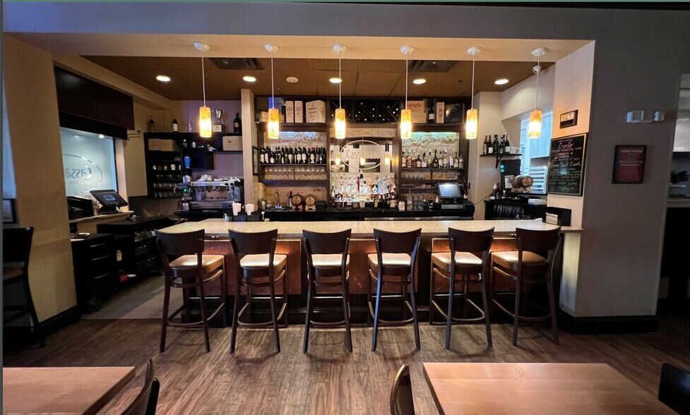 More Photos Of 311 W Venice Ave, Venice Restaurant For Sale