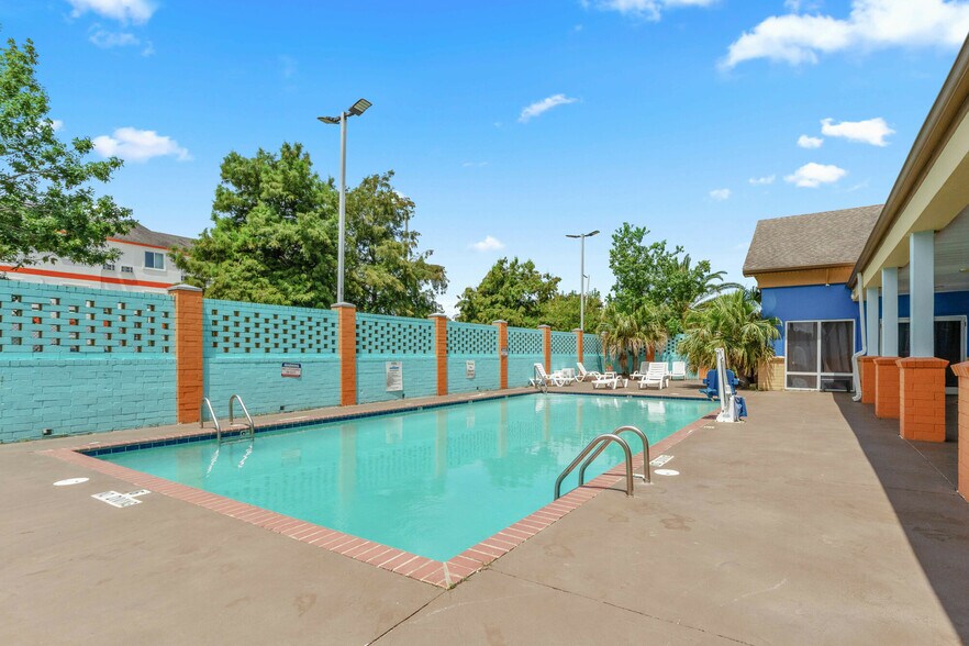 More Photos Of 12340 I-10 Service Rd, New Orleans Hotel For Sale