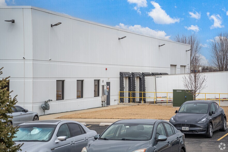 More Photos Of 1130 Chicago Tube Dr, Romeoville Truck Terminal For Sale