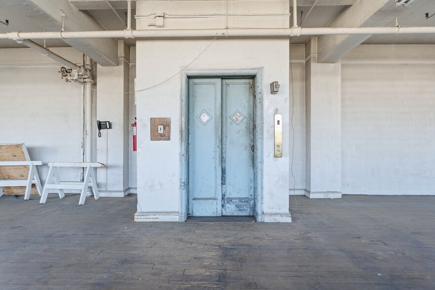 More Photos Of 59 Market St, Newark Office For Sale