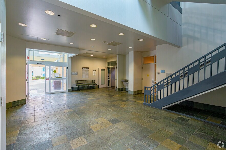 More Photos Of 500 Old River Rd, Bakersfield Medical For Lease