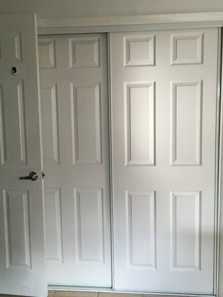 More Photos Of 24 SW 13th St, Dania Beach Apartments For Sale