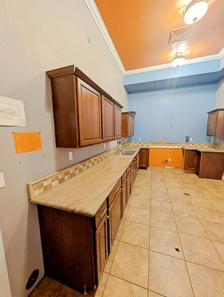 More Photos Of 30736 Highway 200, Ponderay Storefront Retail Office For Lease