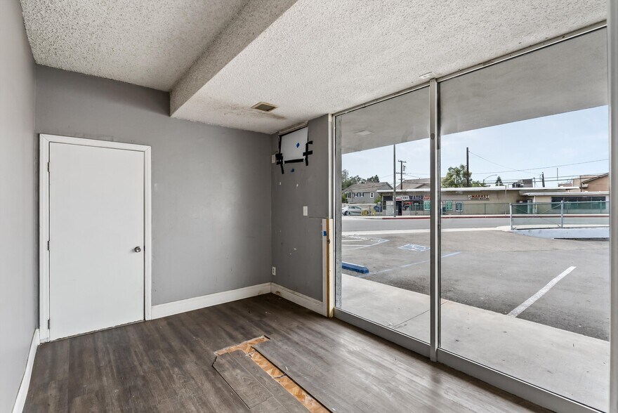 More Photos Of 2329-2335 W Sequoia Ave, Anaheim Storefront Retail Office For Lease