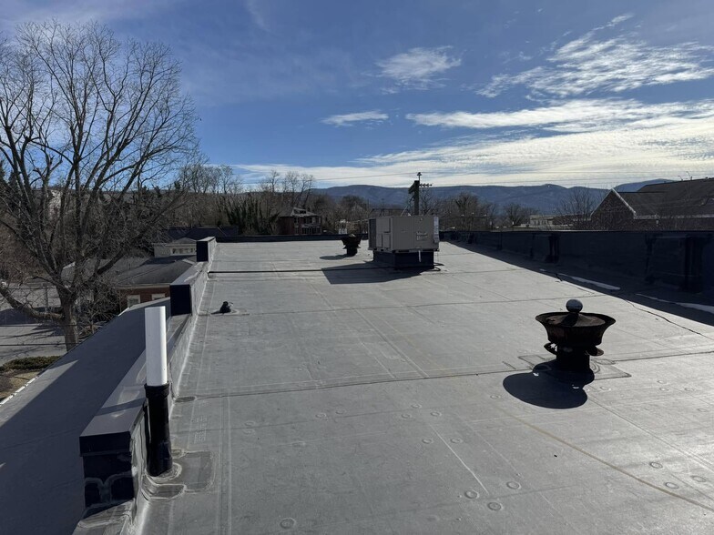 More Photos Of 201 N Court Ave, Covington Flex For Sale