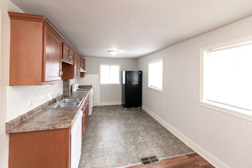 More Photos Of 1515 Madison Ave, Memphis Apartments For Sale