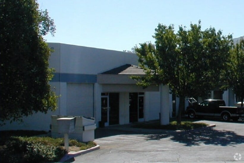 More Photos Of 406 Bryant Cir, Ojai Manufacturing For Sale