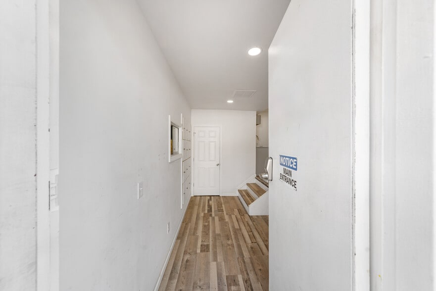 More Photos Of 40 Amboy Rd, Old Bridge Flex For Sale