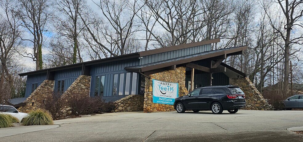 More Photos Of 701 Hartness Rd, Statesville Medical For Sale
