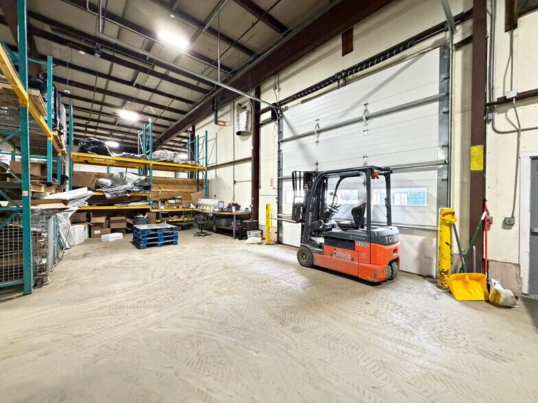 More Photos Of 510 Wilson St, Brewer Freestanding For Lease