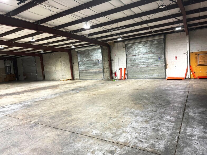 More Photos Of 23245 Harbor View Rd, Port Charlotte Warehouse For Lease