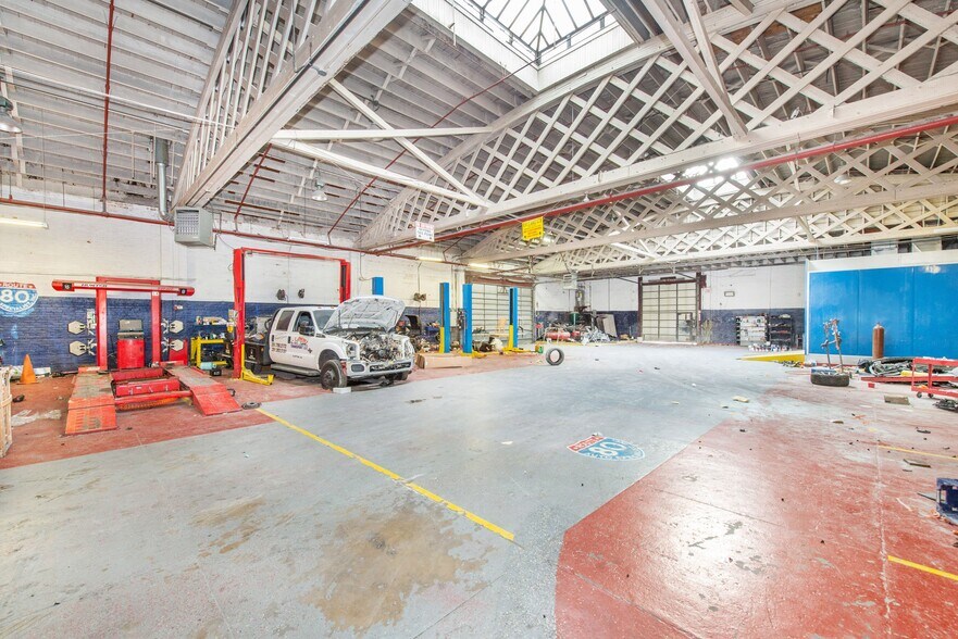 More Photos Of 858-866 Market St, Paterson Service For Lease