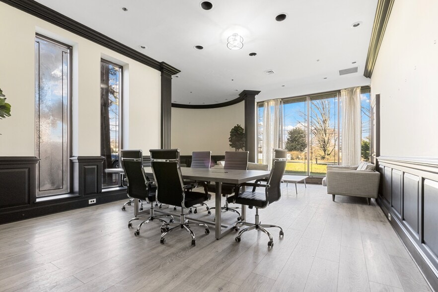 More Photos Of 567-575 N Midland Ave, Saddle Brook Warehouse For Lease