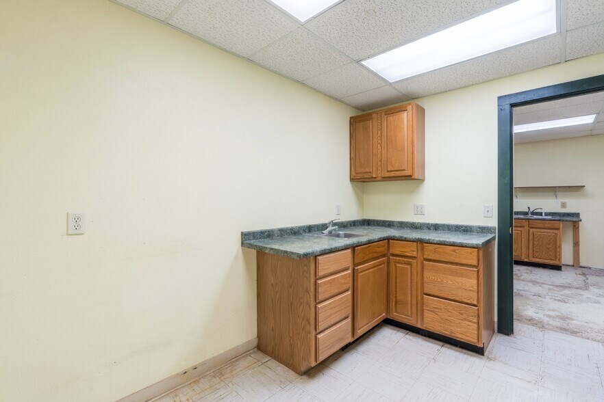 More Photos Of 1705 University Ave, Hot Springs Storefront Retail Office For Sale