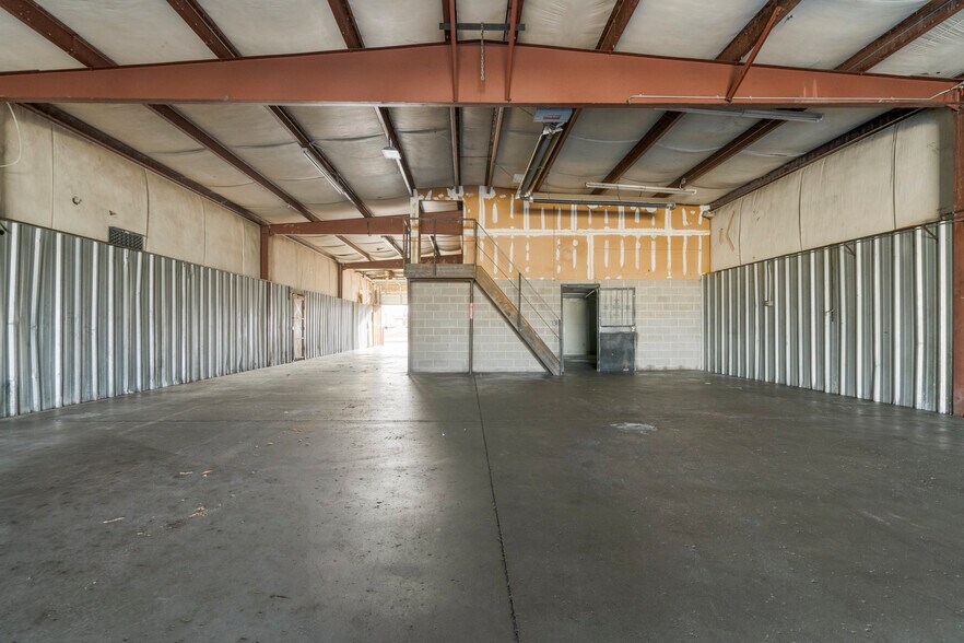 More Photos Of 12 S 111th Ave, Tulsa Service For Lease