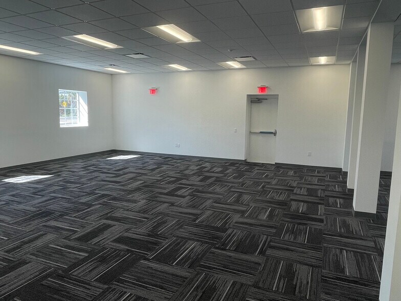 More Photos Of 6061 Estero Blvd, Fort Myers Bank For Sale