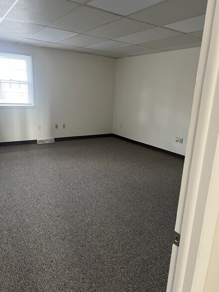 More Photos Of 12-16 Greenfield Rd, Lancaster Office For Sale